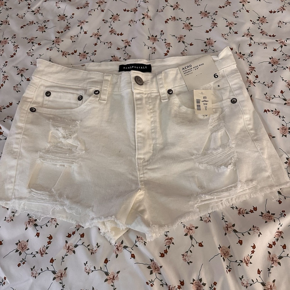 Aeropostale Vintage High Rise Shorty 2.5" Stretch Distressed Mini White Shorts 6